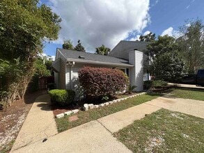 Building Photo - 1461 Live Oak Dr