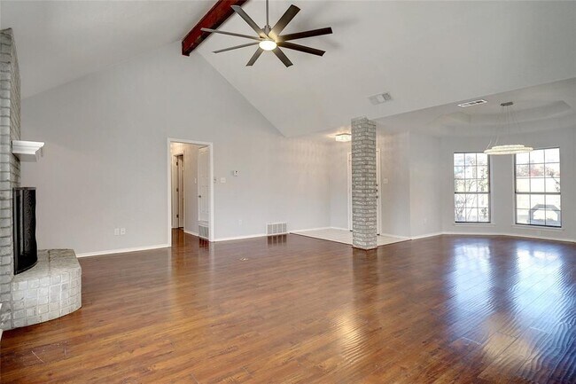 Building Photo - 8604 Canyon Crest Rd