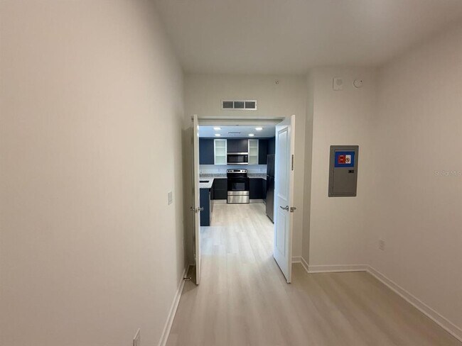 Foto del edificio - 5563 Millennia Park Dr