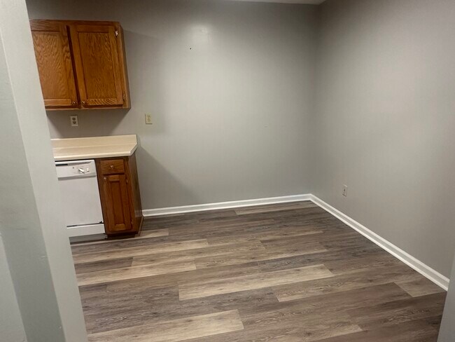 Comedor - 1030 Jim Fox Rd