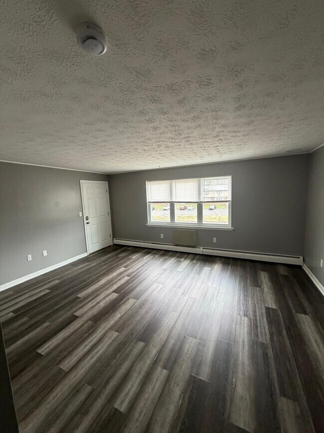 Foto del edificio - 1081 Blue Hills Ave