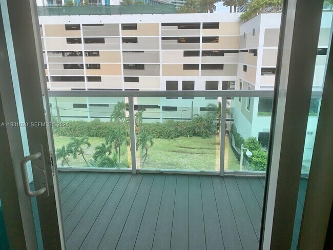 Foto del edificio - 500 NE 29th St