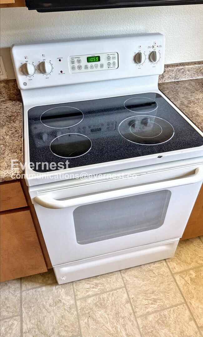 Foto del edificio - 825 E 5th St