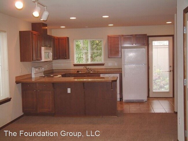 Foto del edificio - 12545 Roosevelt Way NE