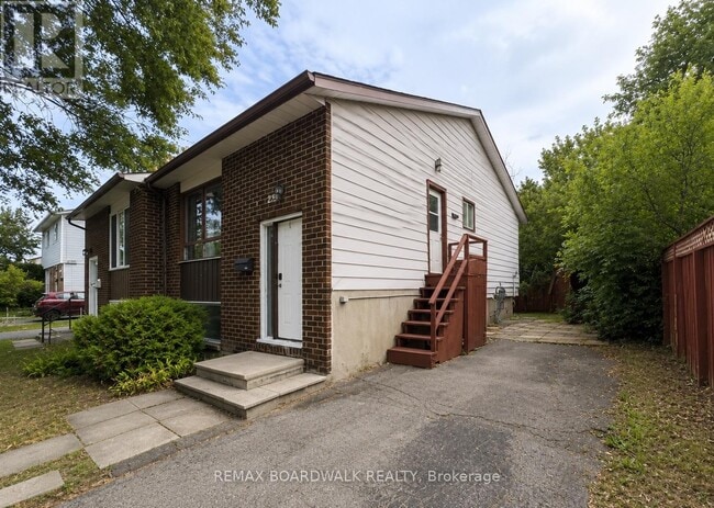 Building Photo - 222 Castlefrank Rd