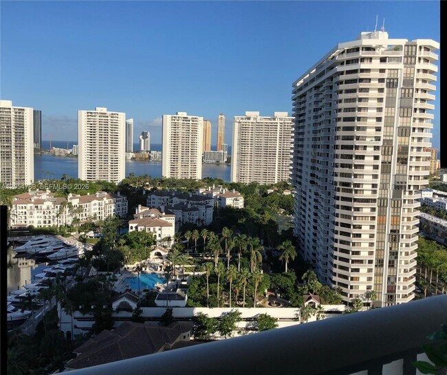 Foto del edificio - 1000 E Island Blvd