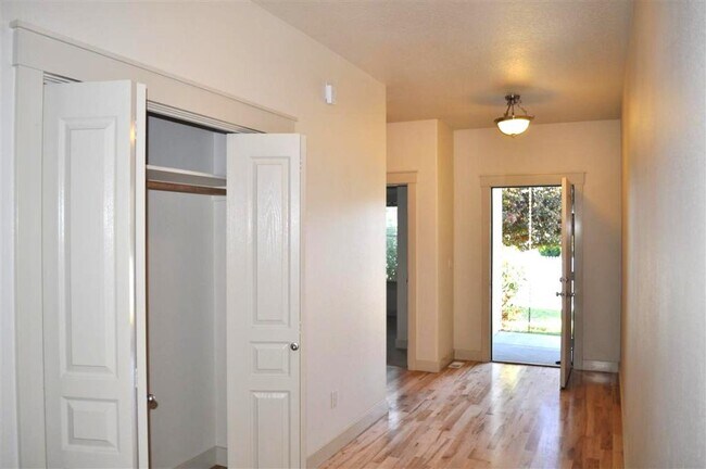 Foto del edificio - 9083 W Dalton Pl