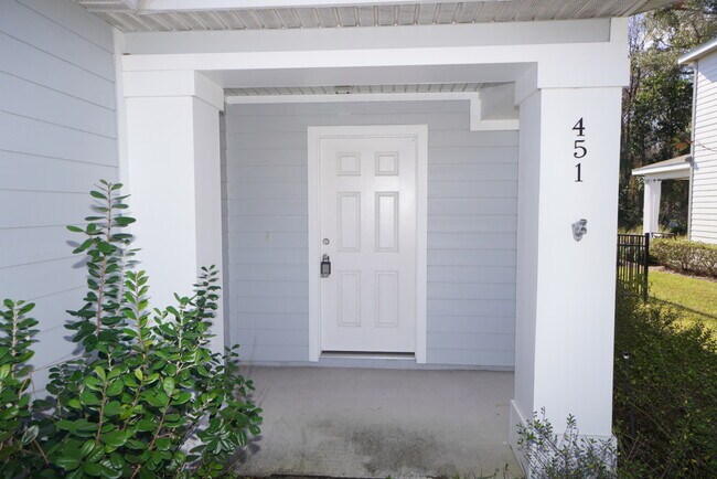 Building Photo - 451 Sawmill Landing Dr