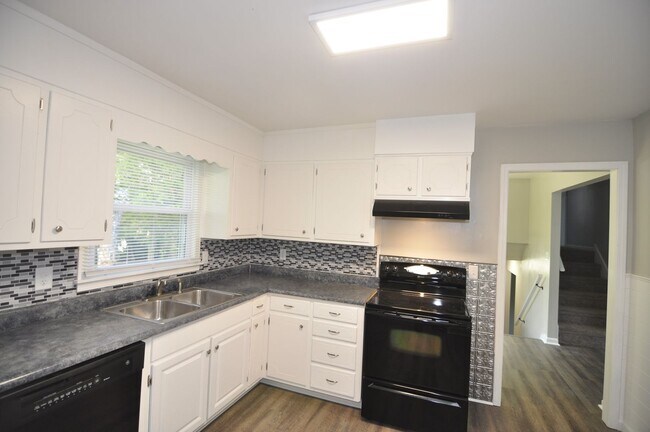 Building Photo - 2816 Broadview Dr NW