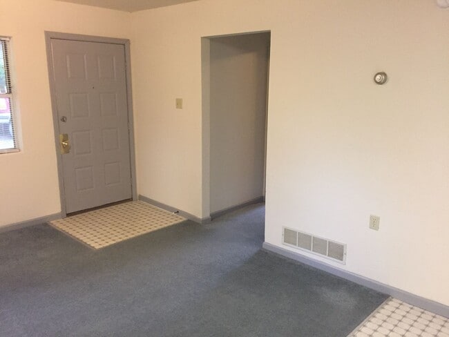 Building Photo - 1605 Hinkson Ave