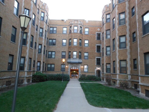 Lakeside Grant Manor Apartments Apartments Chicago, IL