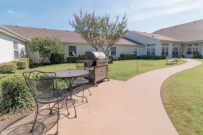 Building Photo - 1771 Country Club Dr