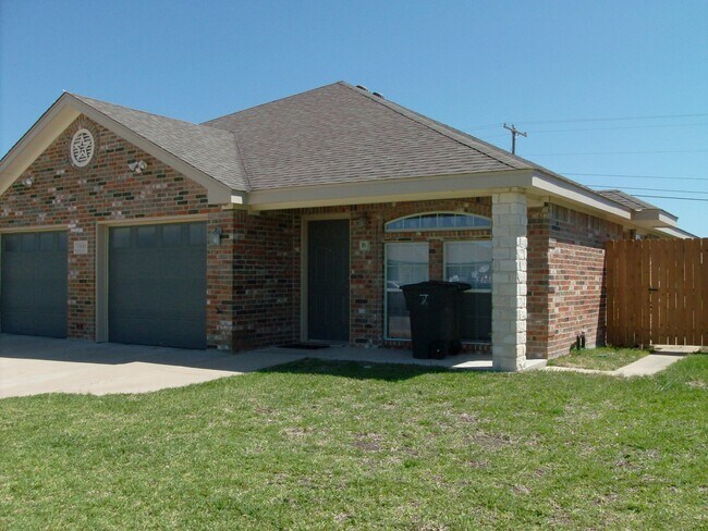 Foto del edificio - 3 Bedroom / 2 Bath Duplex – Clear Creek Area – Killeen, TX