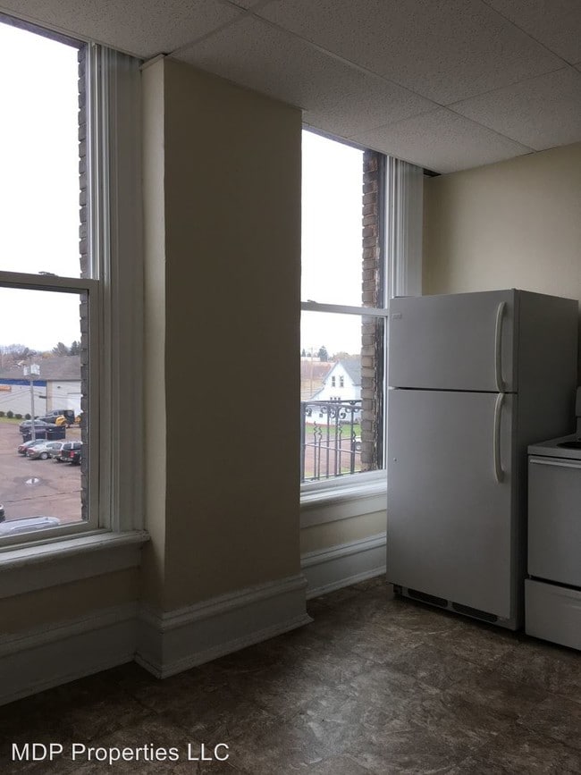 2041/2 Main St W, Ashland, WI 54806 Condo for Rent in Ashland, WI