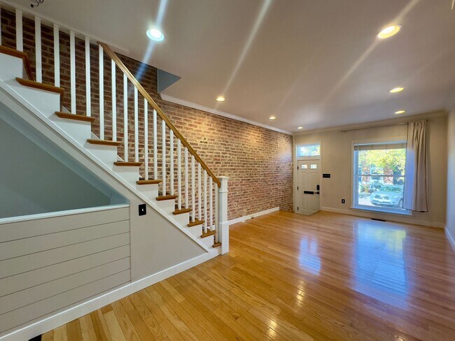 Foto del edificio - Charming 3 Bedroom/2.5 Bathroom Townhome w...