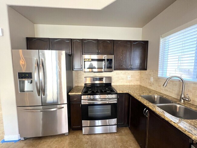 Building Photo - 3 bedroom, 2 bathroom home located in Henderson, NV!