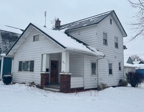 Building Photo - 204 E Central Ave