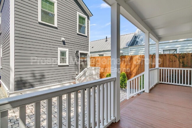 Building Photo - 8 Larnes St