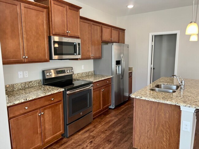 Foto del edificio - Upscale 3BR 2.5BA Townhome in Blackman!