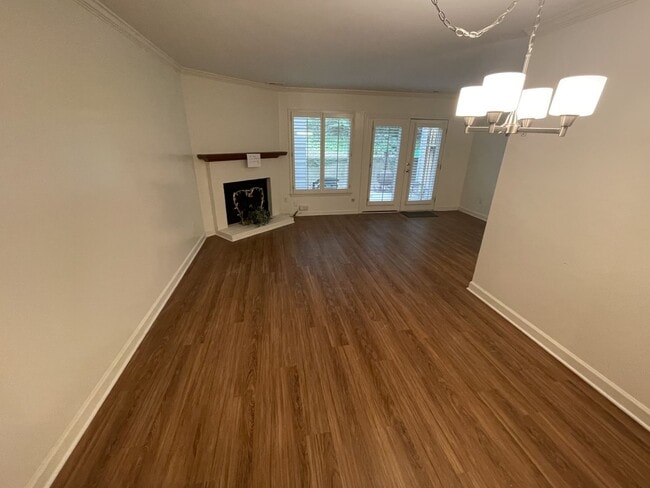 Building Photo - 2 Bedroom 2.5 Bathroom Townhome!