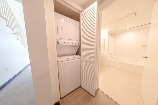 Building Photo - 1313 Sunset