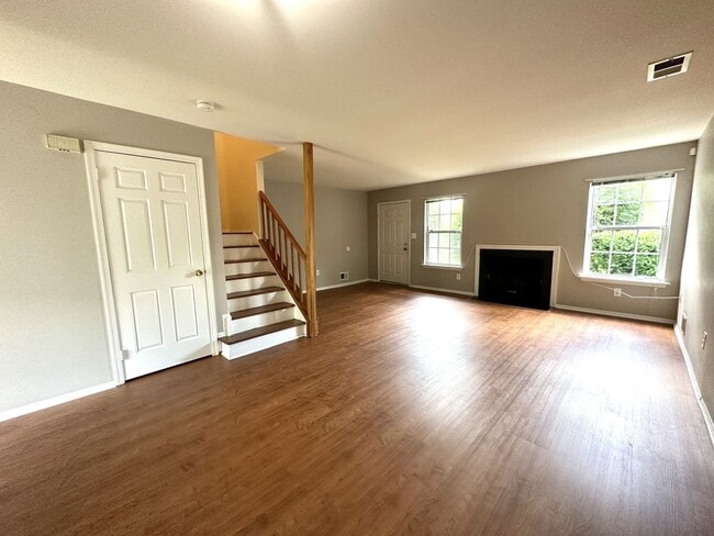 Building Photo - 2 bedroom, 2.5 bathroom