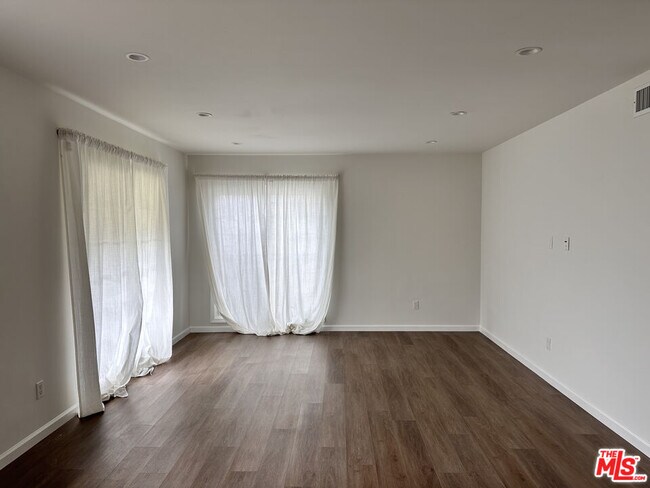 Foto del edificio - 1104 S Hudson Ave