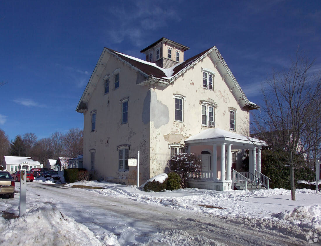 Foto principal - 156 Main St
