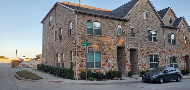 Building Photo - 4428 Dexter Ln