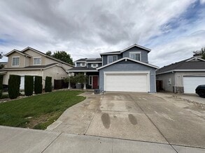 Building Photo - 1833 Highland Way