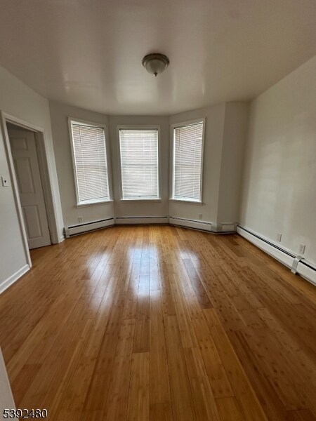 Foto principal - 193 Armstrong Ave