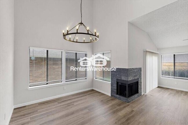 Foto del edificio - MOVE IN READY - 3BED/2.5BATH - CARROLLTON ...