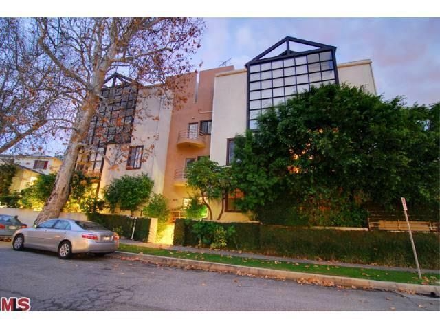 Modern architectural features! - 1670 Malcolm Ave