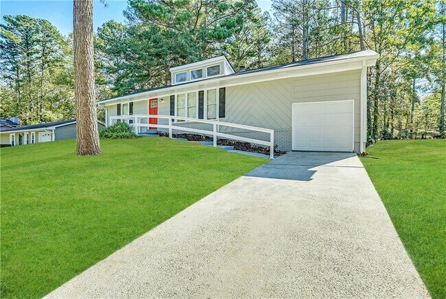 Building Photo - 2466 Fairway Cir SW