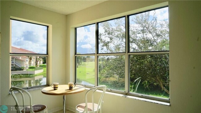 Foto del edificio - 3330 Pinewalk Dr N