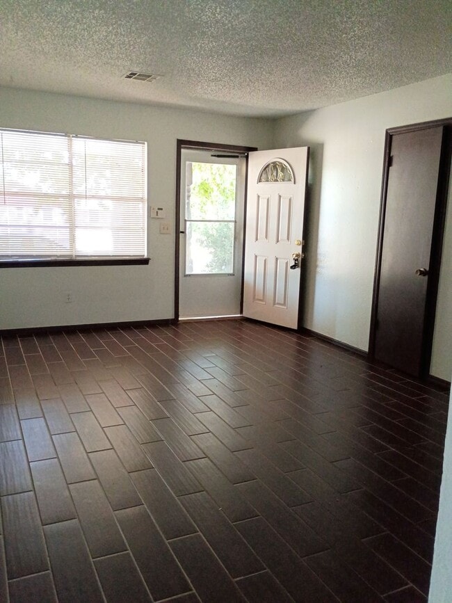 Photo - 306 W Michael Dr House