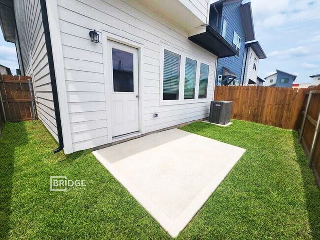 Foto del edificio - 33158 Oak Hts Pl