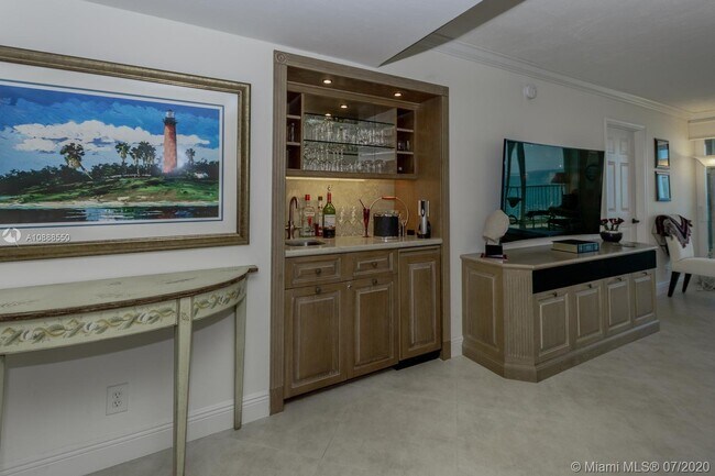 Building Photo - 840  Ocean Dr 203 Juno Beach Fl 33408