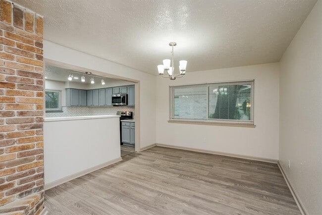 Foto del edificio - 13430 Piney Oaks Dr