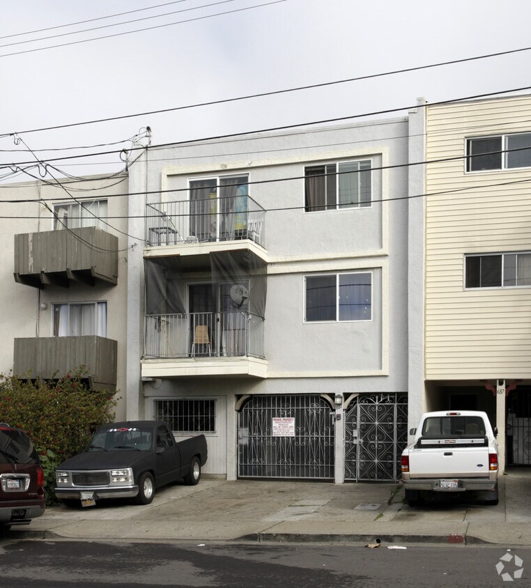 Primary Photo - 681 Linden St