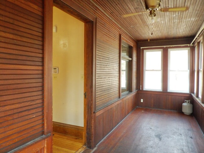Building Photo - 3 Bedrooms | 2 Bathrooms Near UofM