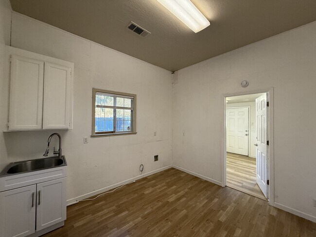 Foto del edificio - 1331 W 8th Ave