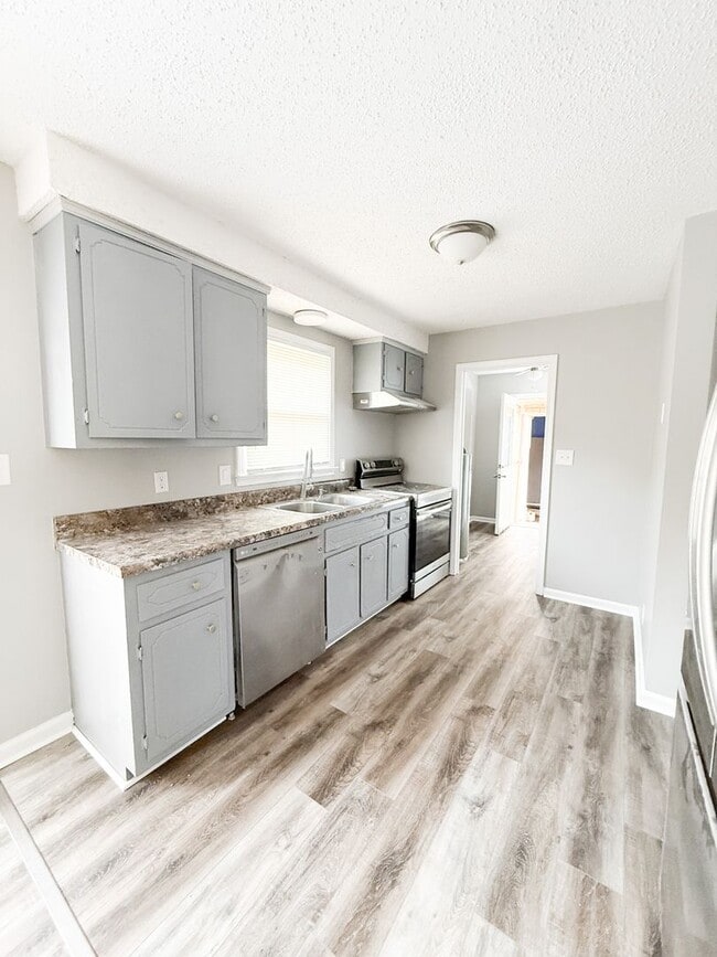 Foto del edificio - 3 Bedroom 2 Bathroom Home!!