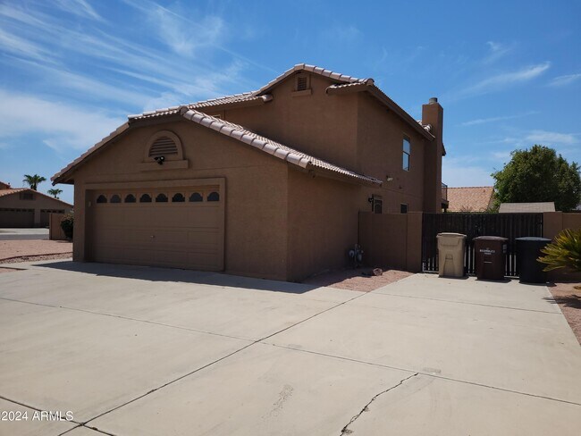 Foto del edificio - 8729 W Columbine Dr