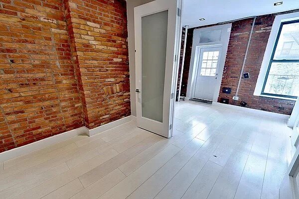 Foto del edificio - 227 E 82nd St