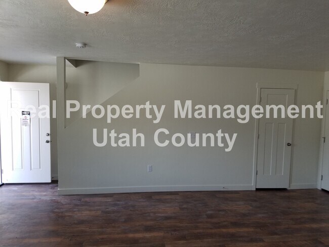 Foto del edificio - Vineyard 2 Story Townhome