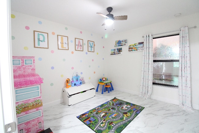 Foto del edificio - 600 Swallowtail Dr