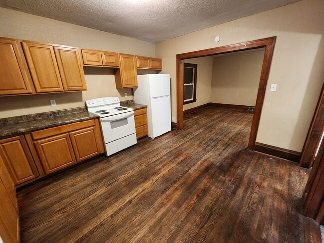 Building Photo - 4 Bedroom, 2 Bathroom home with large yard...