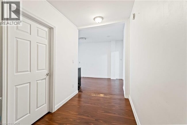 Building Photo - 750 Barton St E