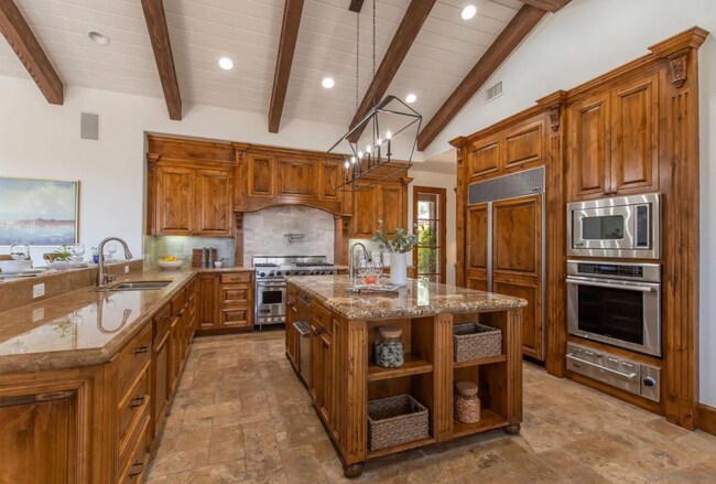 Building Photo - Stunning Custom Furnished 4 Bed/6 Bath Hom...